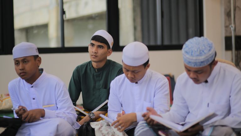 Analisis Psikologi Transaksional dan Integritas Batin: Studi Kasus Indikator Nifaq dalam Perspektif Hadis